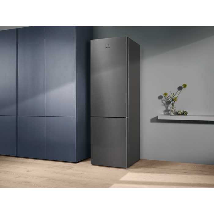 Electrolux - Voľne stojace chladničky s mrazničkou - LNC7ME36X2