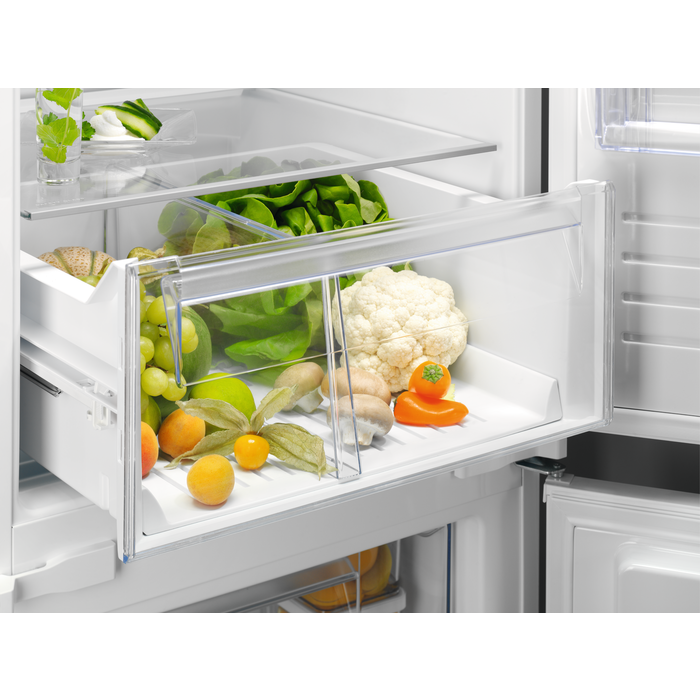 Electrolux - Vstavané chladničky s mrazničkou - LNS8FF19S