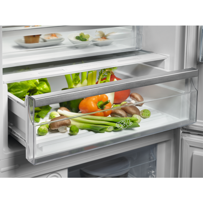 Electrolux - Voľne stojace chladničky s mrazničkou - LNT7ME46X2