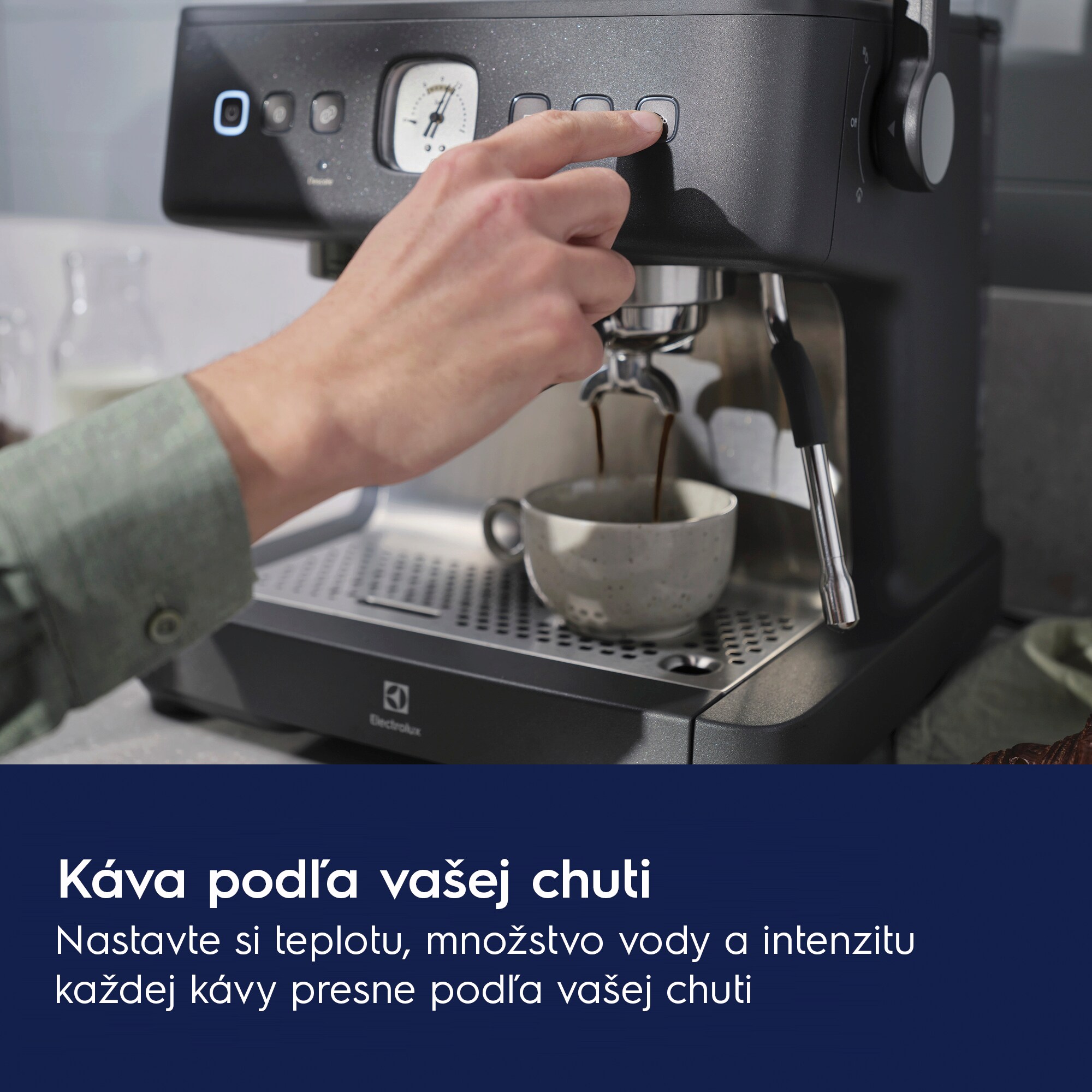 Electrolux - Kávovar - E8EC1-8BP