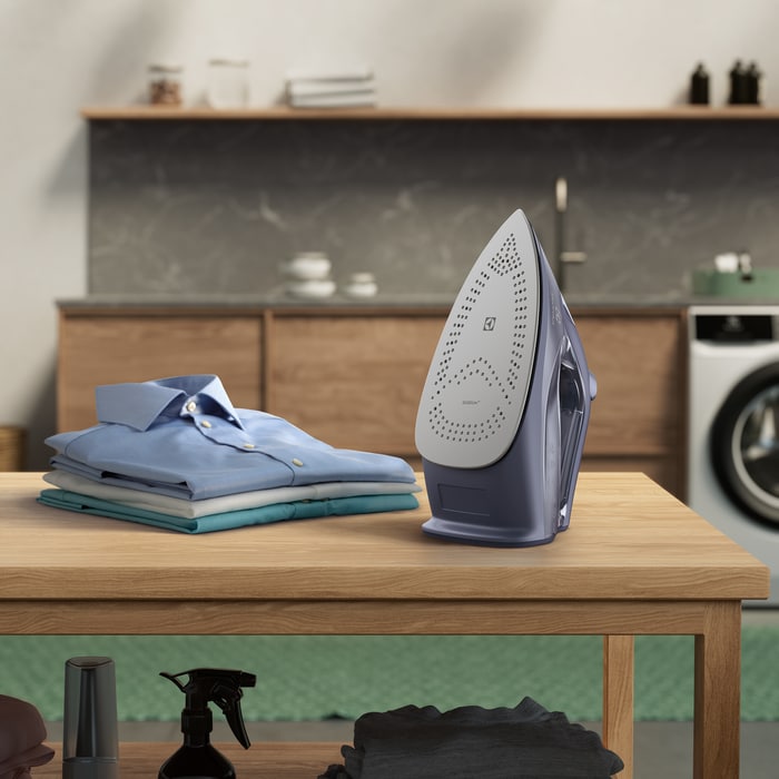 Electrolux - Naparovacia žehlička - E6SI1-4MN
