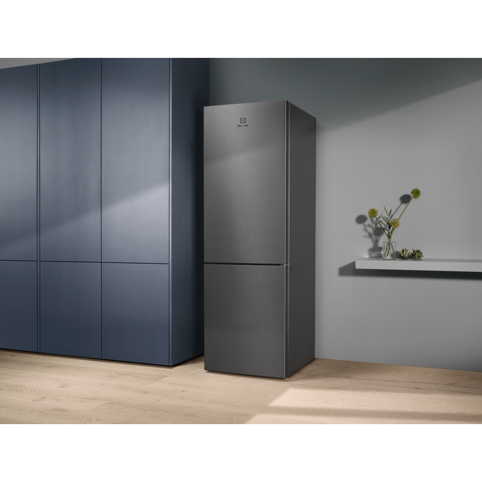 Electrolux - Voľne stojace chladničky s mrazničkou - LNT5ME32U1
