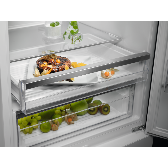 Electrolux - Voľne stojace chladničky s mrazničkou - LNT7ME46X2
