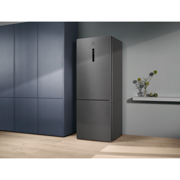 Electrolux - Voľne stojace chladničky s mrazničkou - LNT7ME46X2