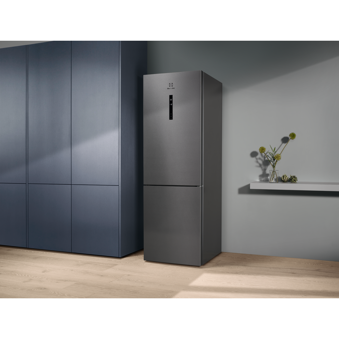 Electrolux - Voľne stojace chladničky s mrazničkou - LNC7ME32X3