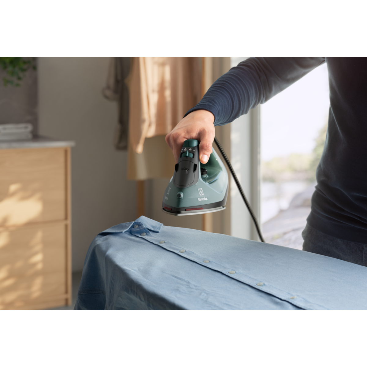Electrolux - Naparovacia žehlička - E5SI2-4CB