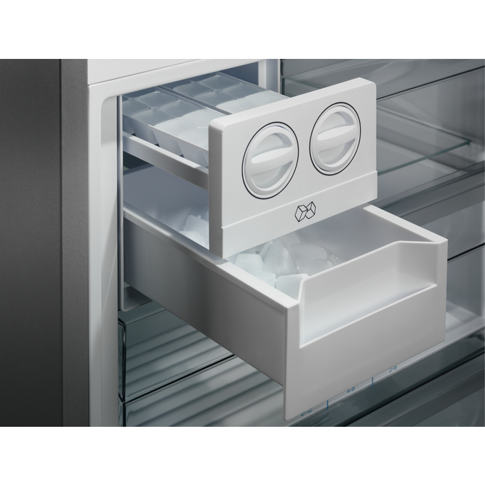 Electrolux - Voľne stojace chladničky s mrazničkou - LNT7ME46X2