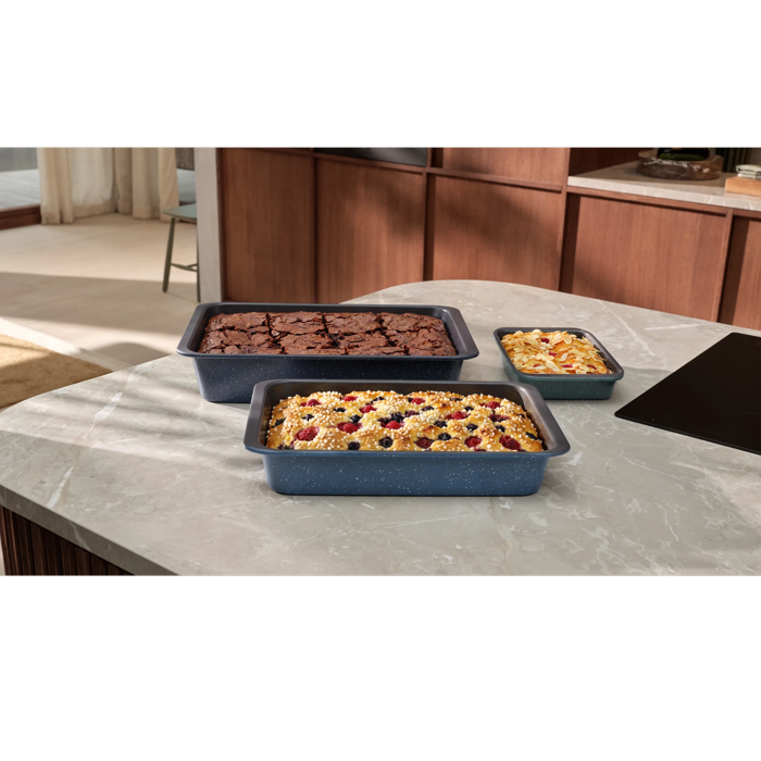 Versatile, non-stick Easy2Clean Rectangular 3-Pan Set.