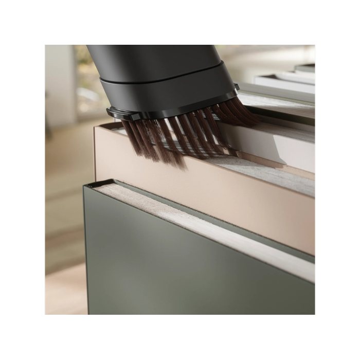 Soft bristles lift dust from everyday surfaces with ease