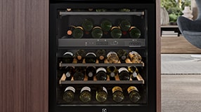 Vinot&#xE9;ky pod kuchy&#x148;skou linku