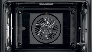 Čistý interiér rúry od spoločnosti Electrolux