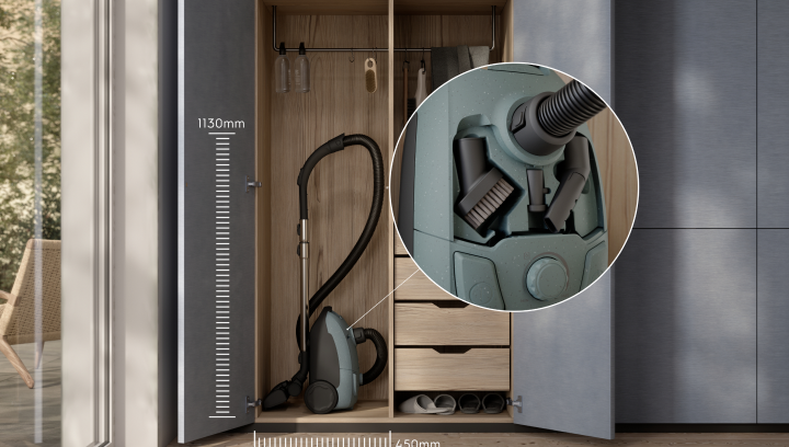 Vysávač Electrolux uložený v skrini spoločne s detailným pohľadom na úložný priestor.