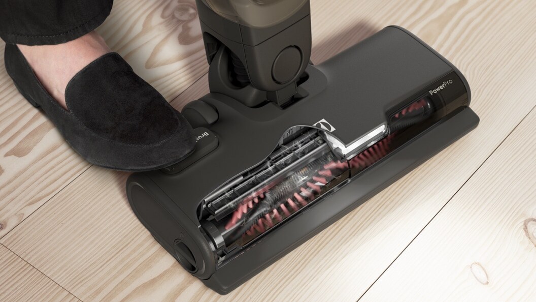 Funkcia BrushRollClean™ ľahko odstrihne vlasy z valčeka