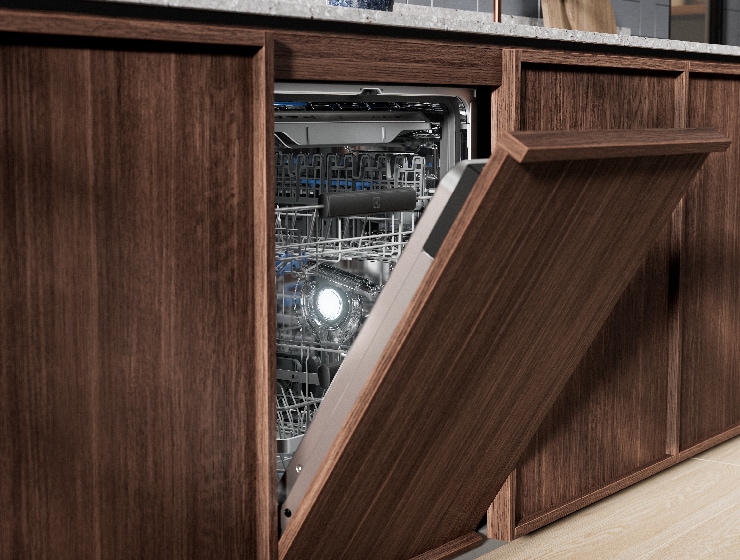 Polootvorená umývačka riadu.