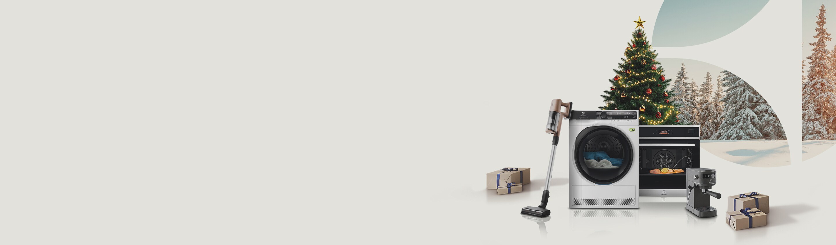 Spotrebiče Electrolux na svetlom pozadí s vianočnými dekoráciami