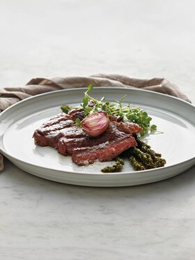 Steak na tanieri